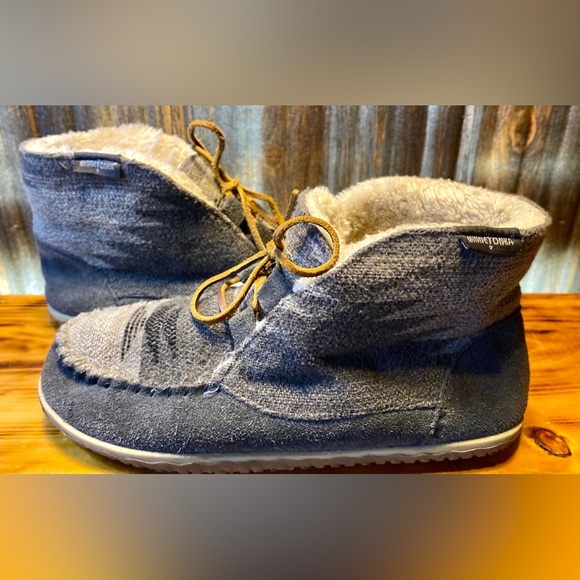 MINNETONKA TORREY LACEUP BOOTIES - Picture 11 of 11